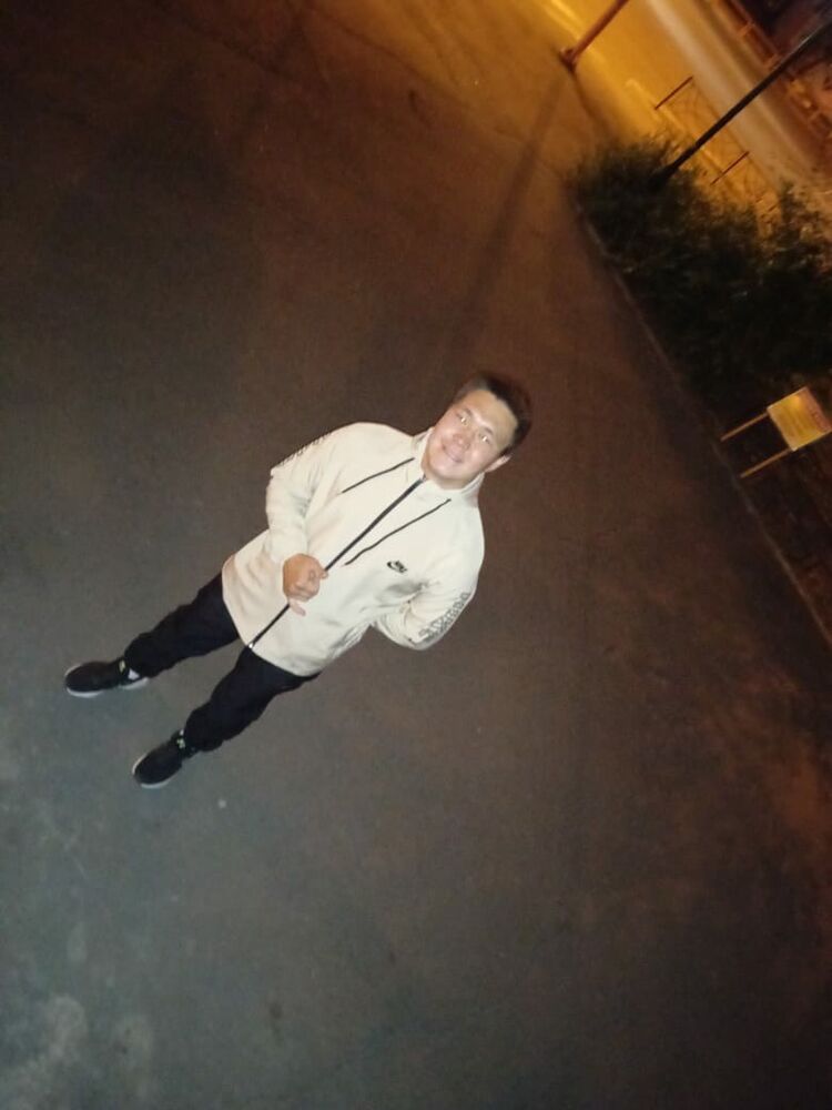  44602104  Konstantin, 28 ,    