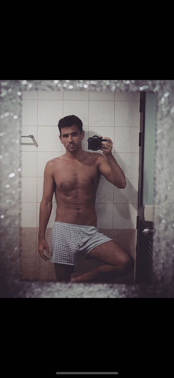  35997604  Alex, 35 ,    