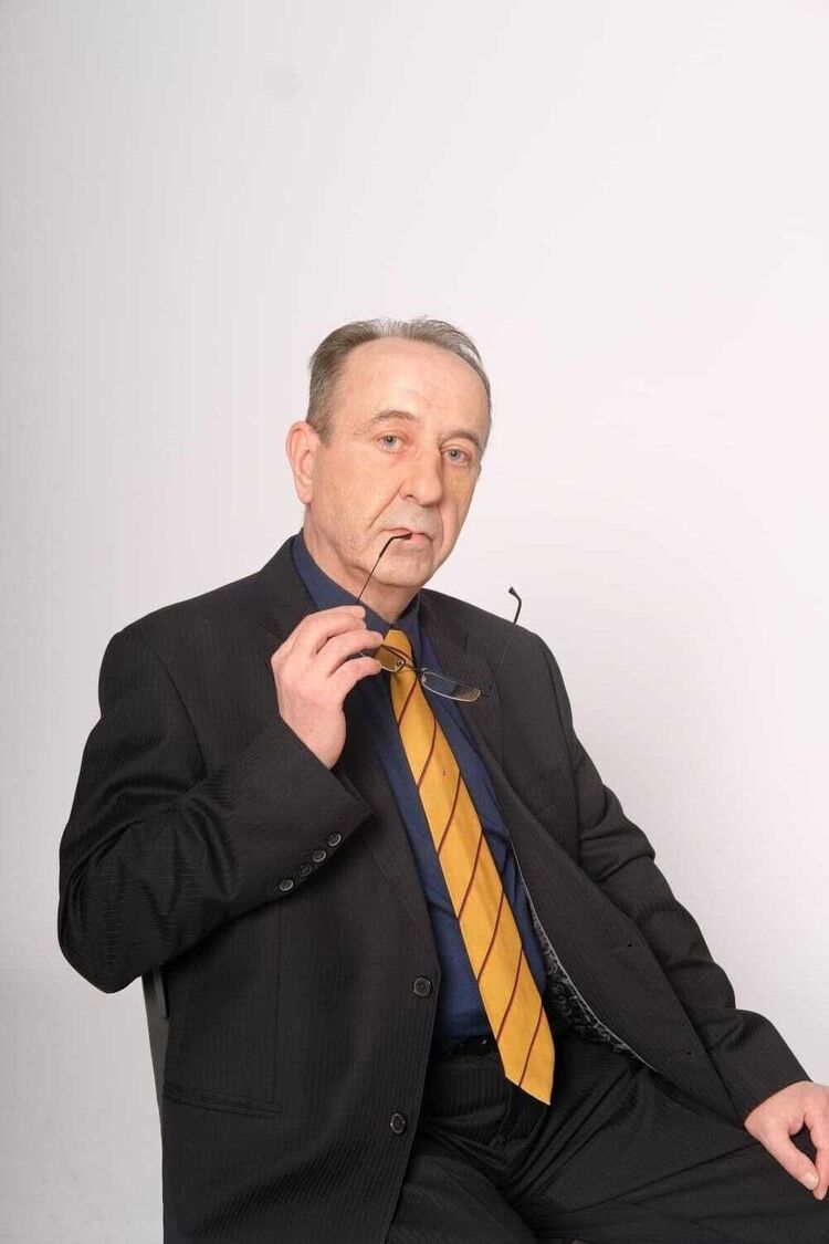  35222064  Piotr, 54 ,    