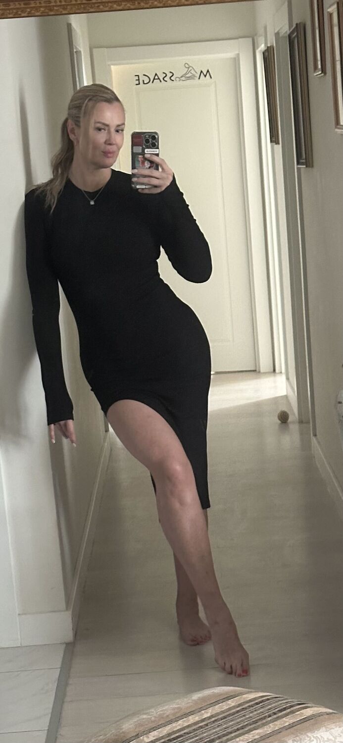  54812804  Ines, 48 ,    