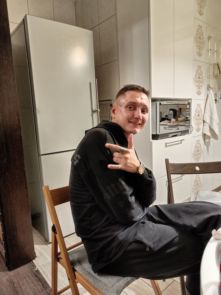  54451014  Denzl, 24 ,    