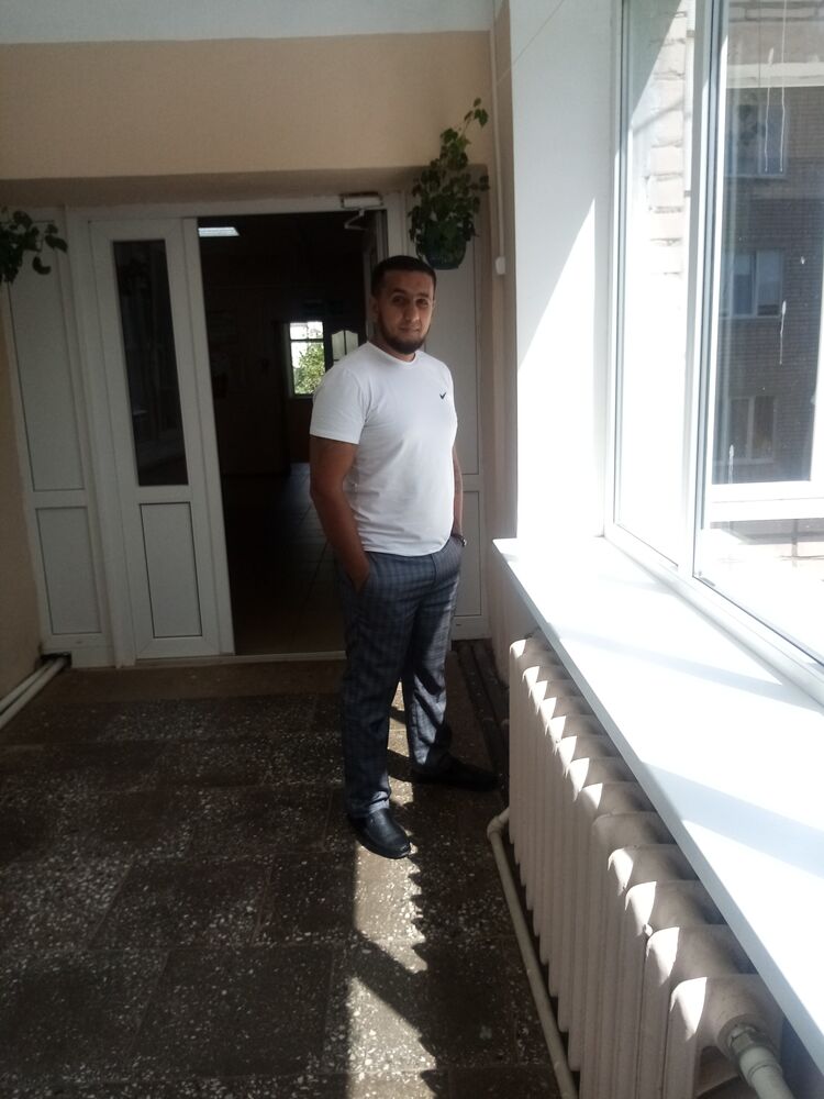 43946934  Roman, 33 ,     