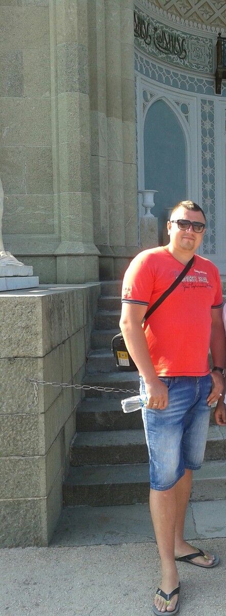  8855254  Artur, 38 ,    