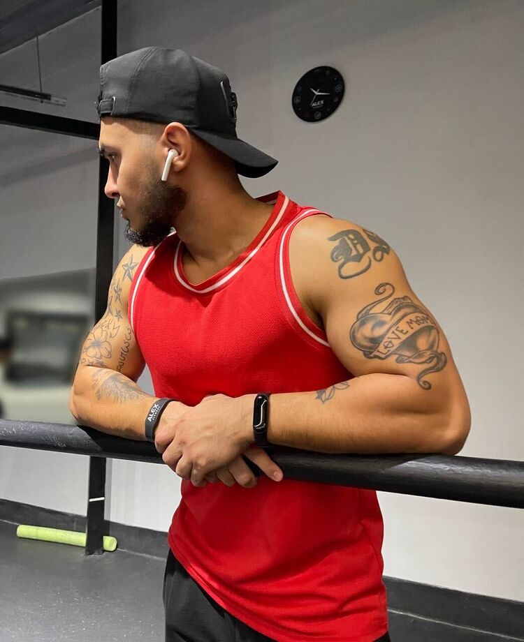  36783304  Slava, 27 ,    