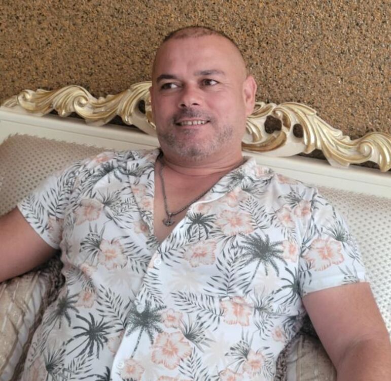  46040934  Ali, 36 ,    
