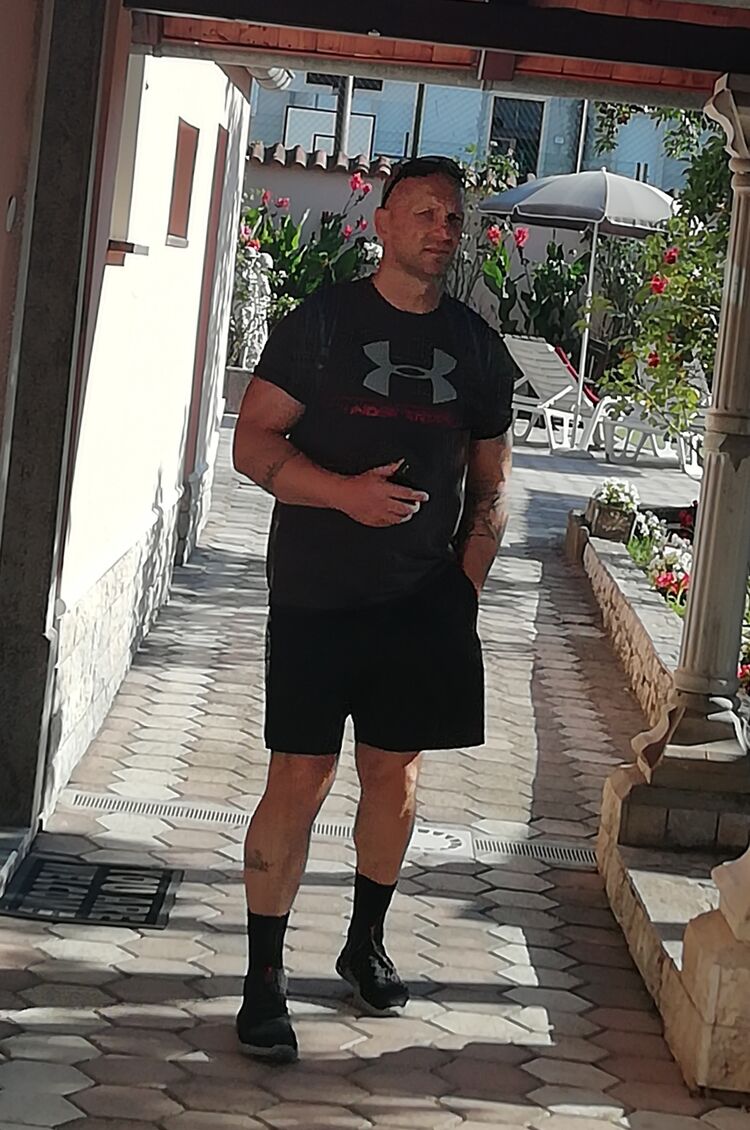  43731514  Robert, 51 ,    