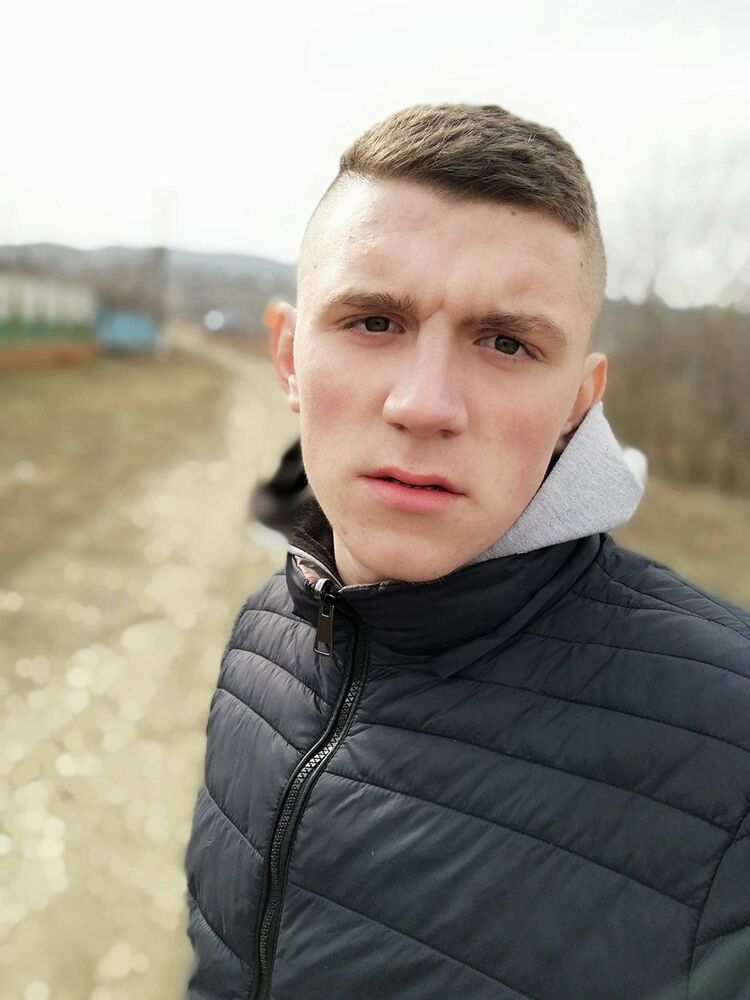  ,   Maxim, 23 ,   ,   , c 