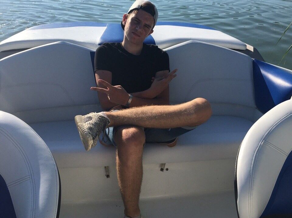  ,   Tvoumalchik, 26 ,   ,   , c 