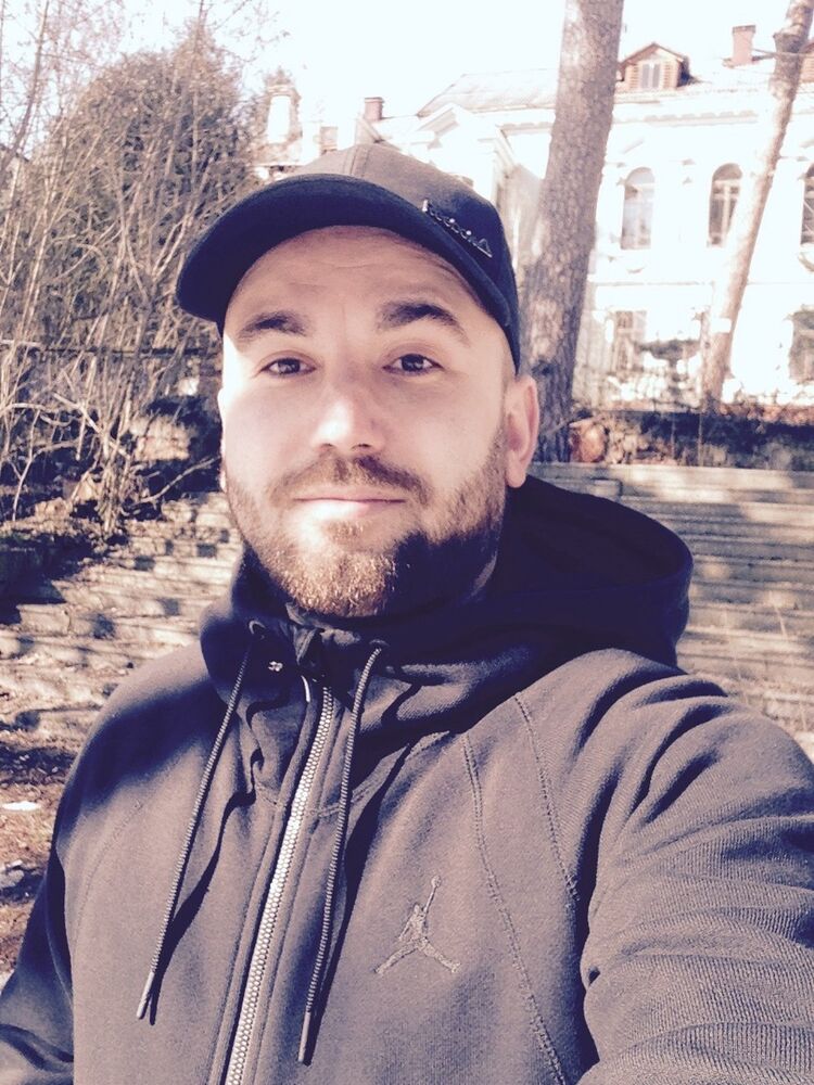  ,   Nikko, 42 ,  