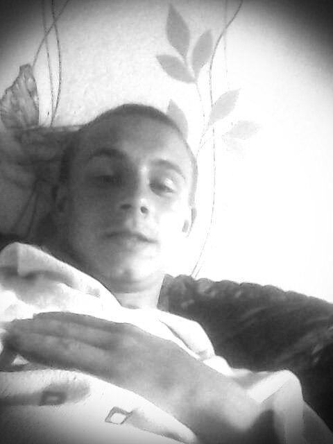  12844254  Denis, 32 ,    