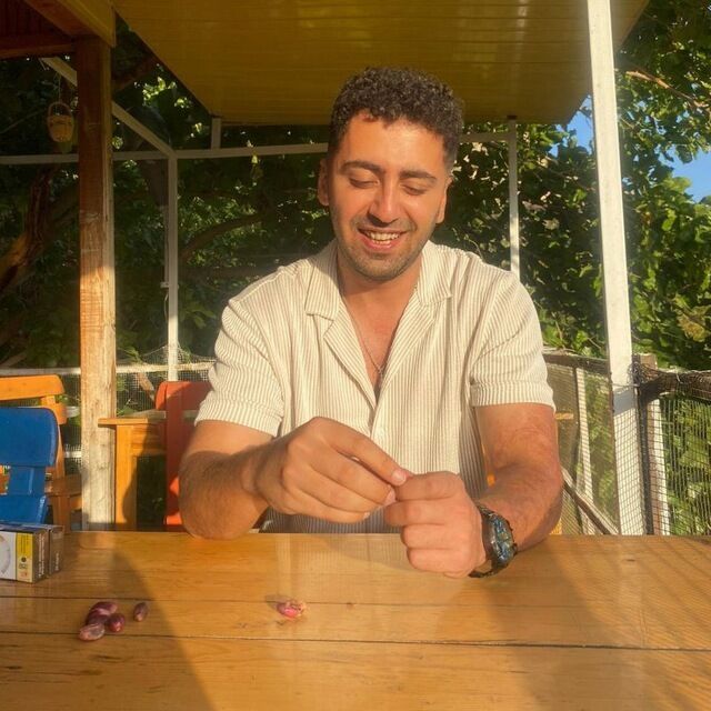 52742984  Suat, 32 ,    
