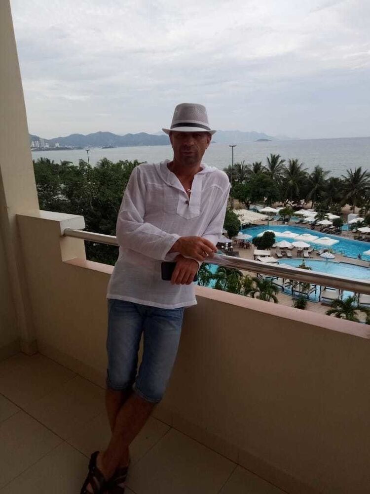  19260244  Andrej, 49 ,    