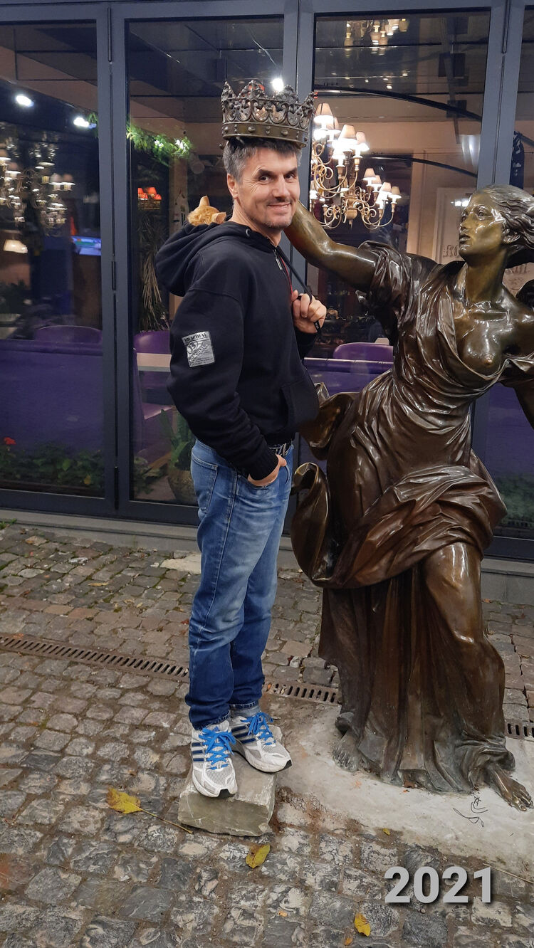 ,   Petro, 52 ,   ,   