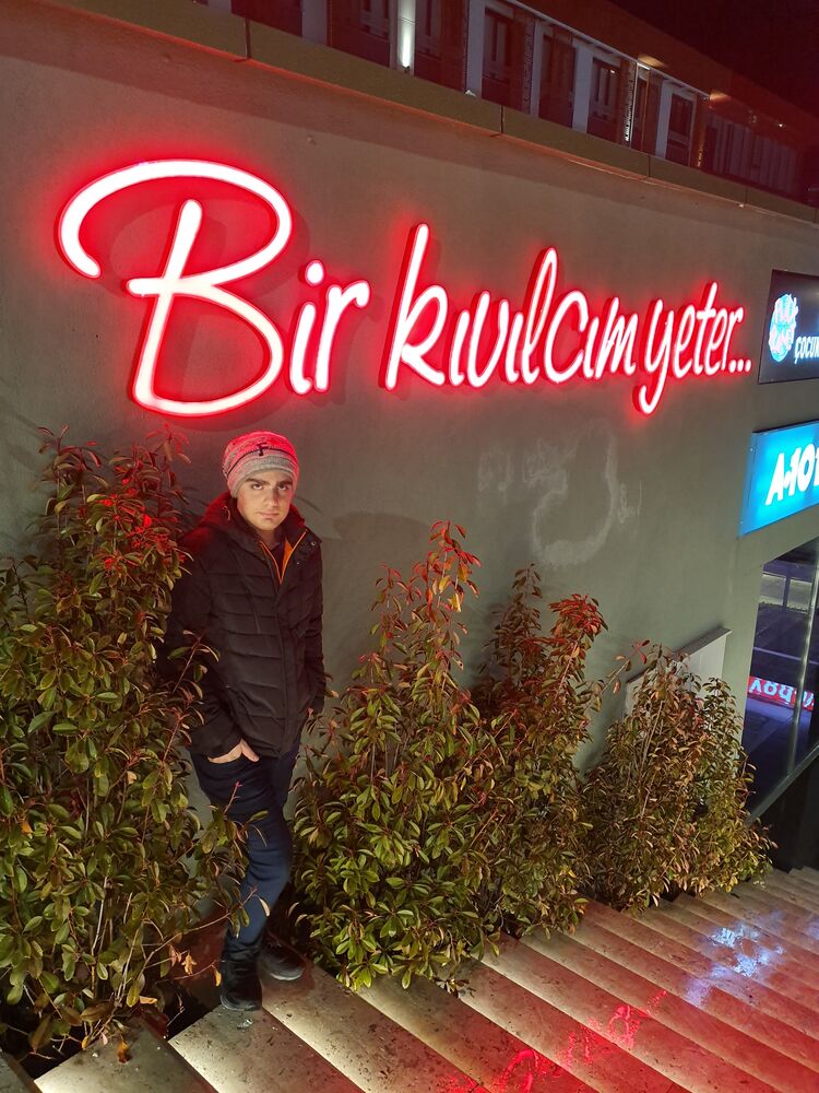  34270404  Emre, 26 ,    