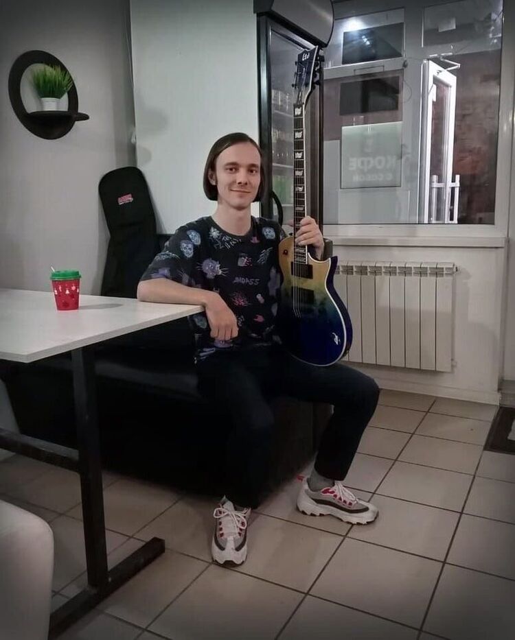  44284954  , 28 ,    -