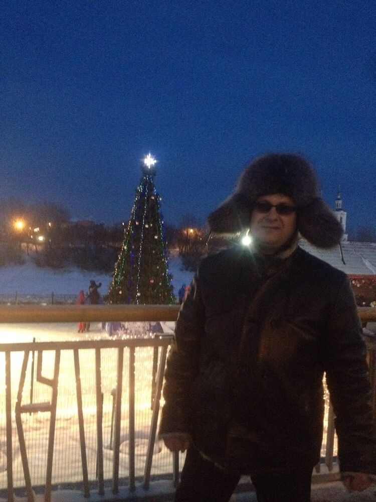  11483064  Andrei, 42 ,    