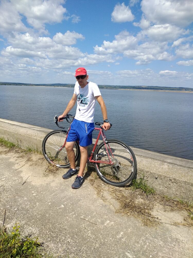  ,   Anton, 33 ,     , c 