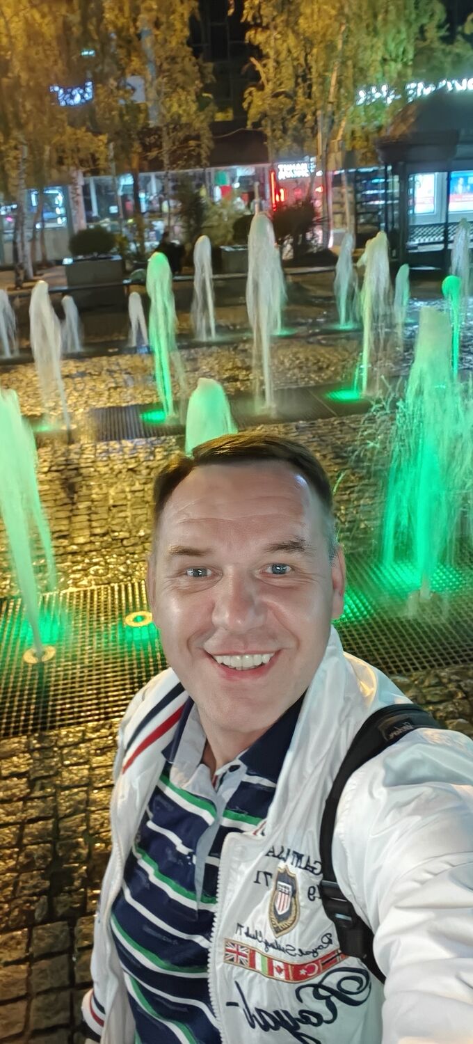  53916184  Yuri, 54 ,    