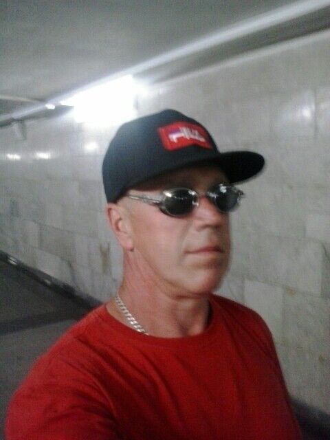  ,   Viktor, 61 ,   