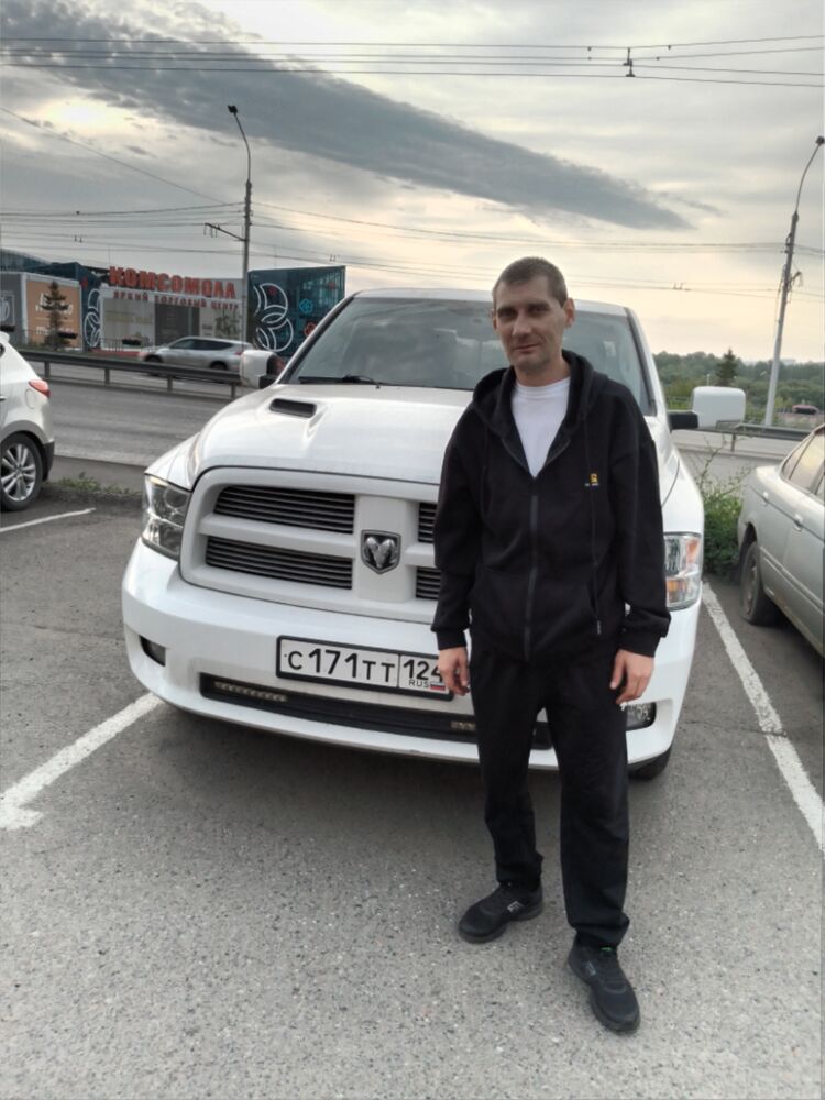  54046454  Denis, 42 ,    