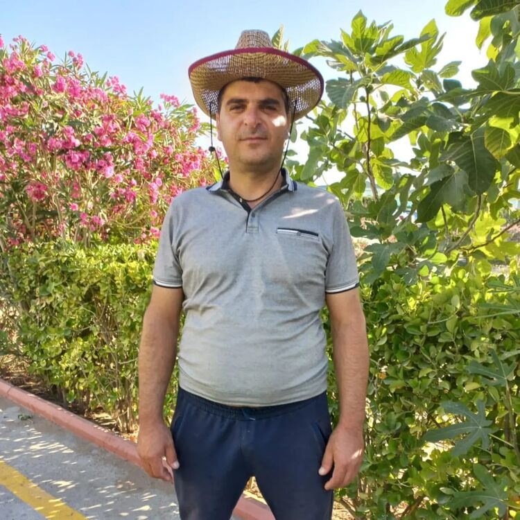  54597624  Vakil, 41 ,    