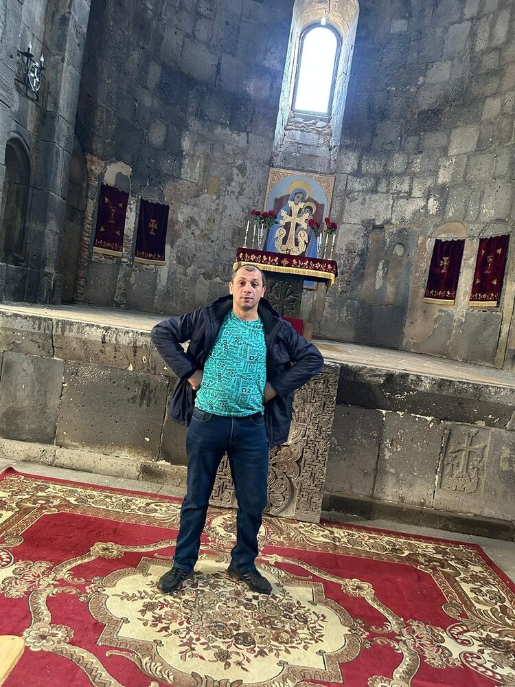  -,   Artur, 46 ,   ,   