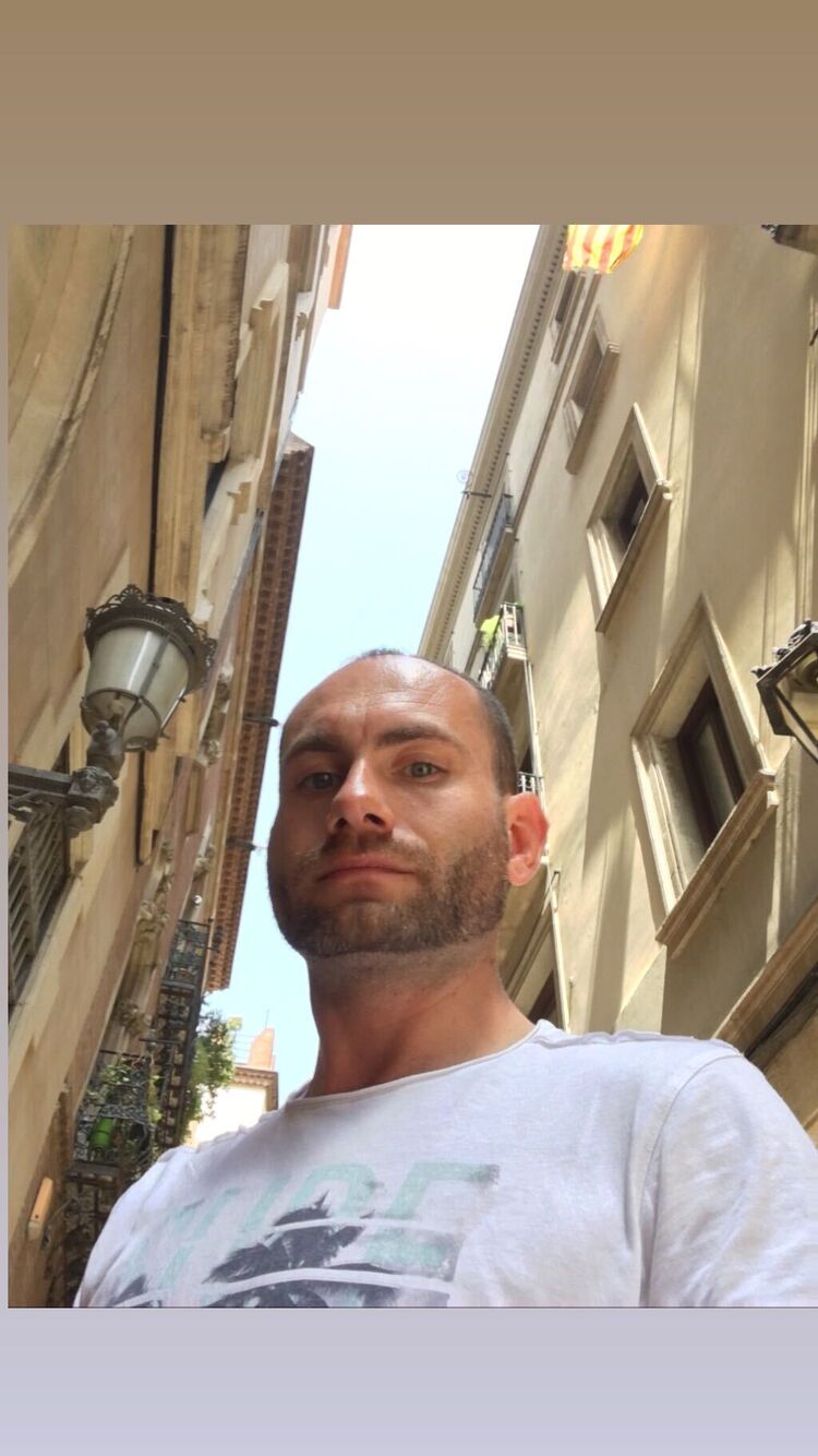  31469734  Vlad, 40 ,    