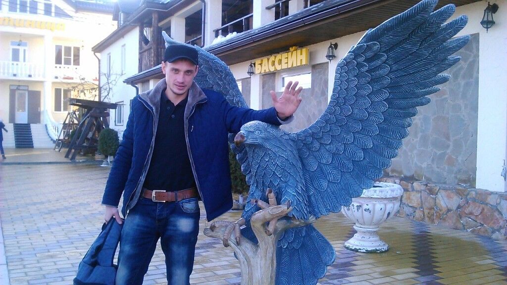  6856024  Mihail, 38 ,    