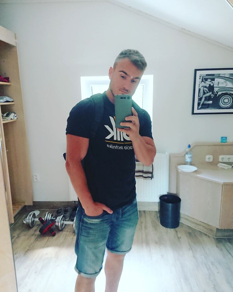  23744944  Sasha, 27 ,    