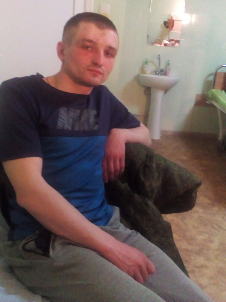  17327394  Viktor, 32 ,    