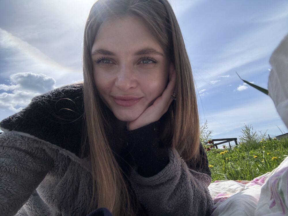  ,   Veronika, 24 ,   , 
