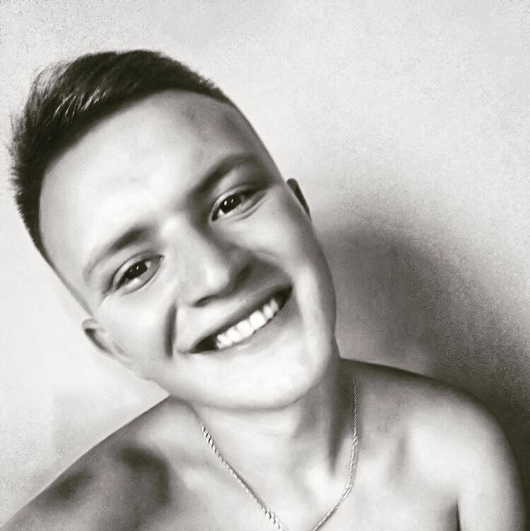  ,   Alex, 26 ,   