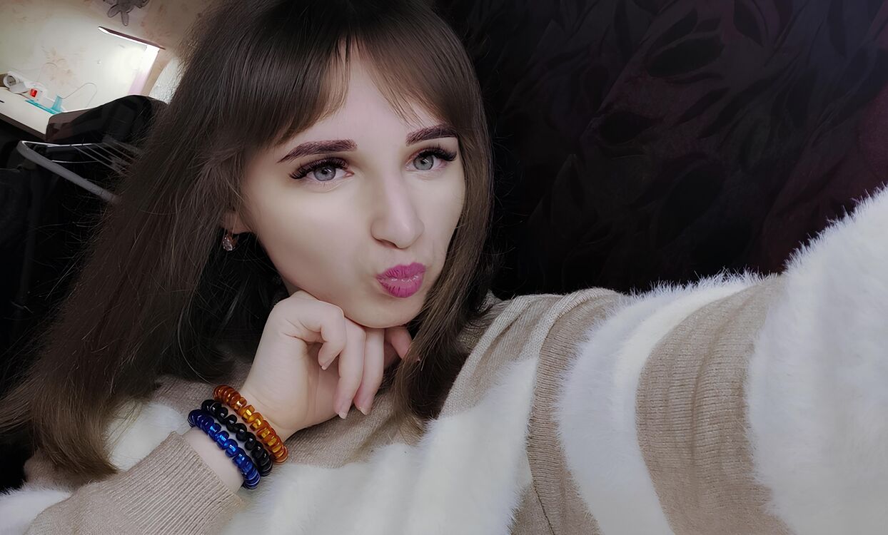   ,   Victoria, 18 ,   ,   