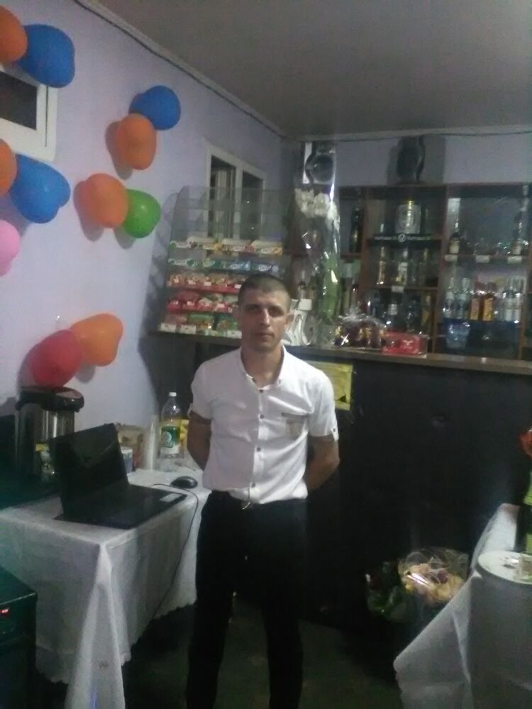  34624424  Iurii, 39 ,    