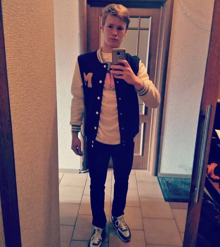  -,   Pavel, 25 ,  
