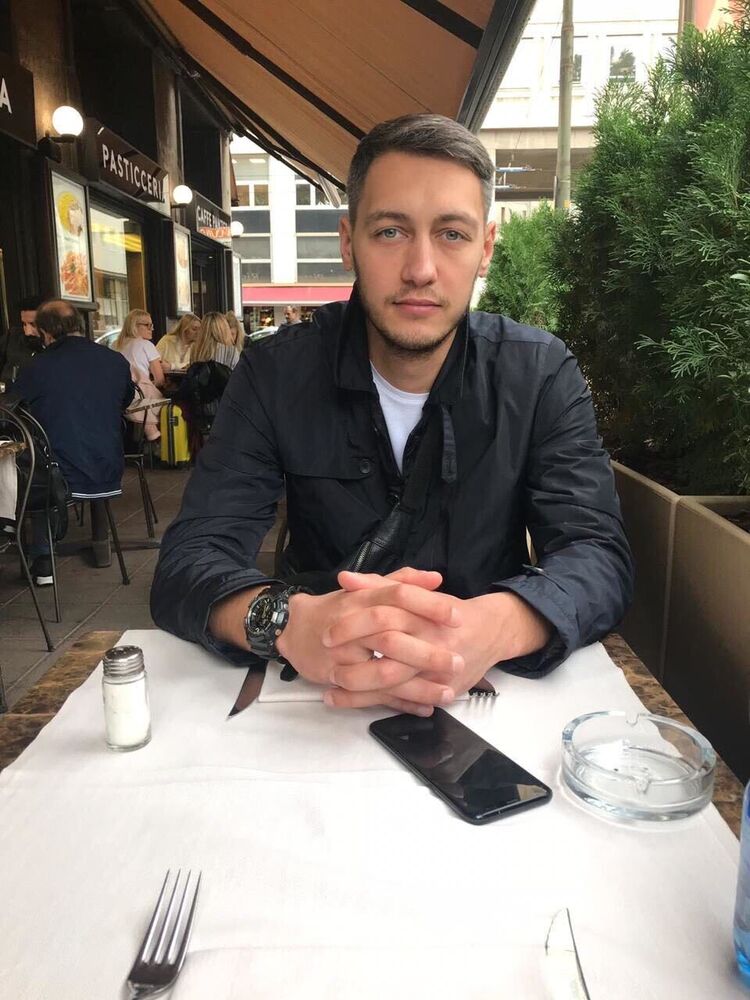  36344434  Viktor, 37 ,    