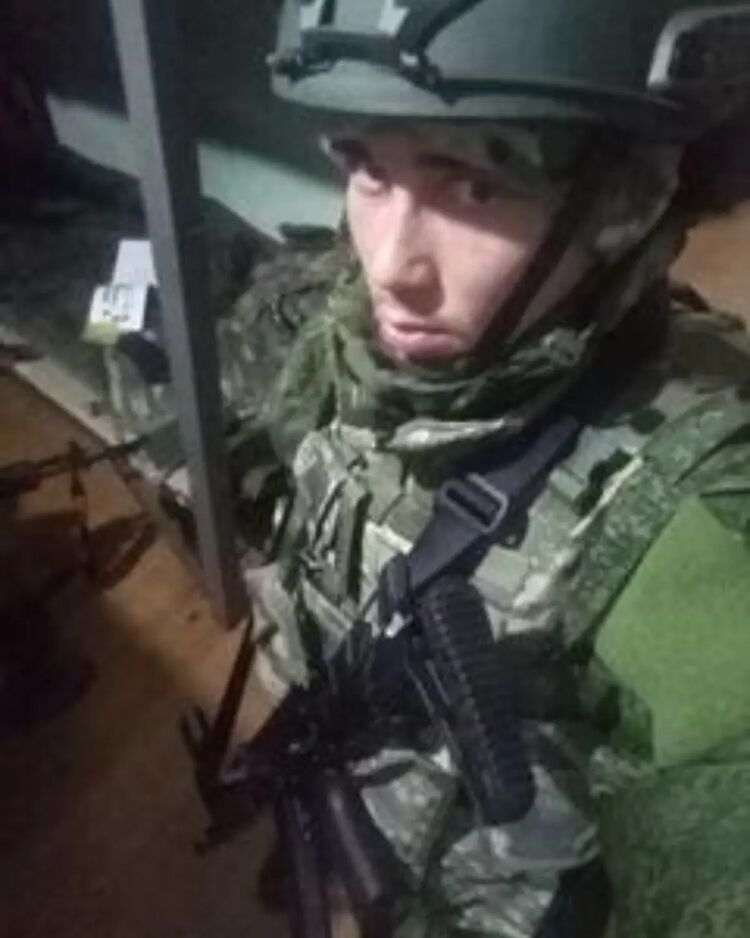  53532664  Denis, 27 ,    