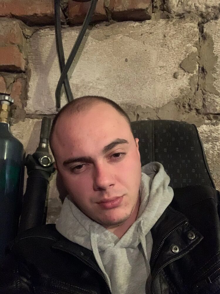  41156214  Alexander, 26 ,    