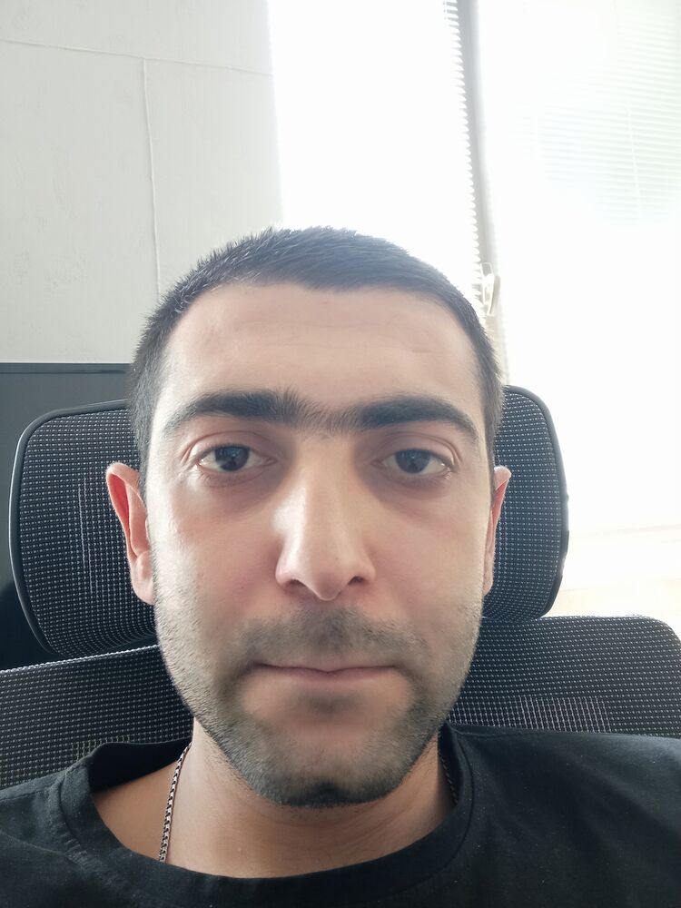  ,   Armen, 33 ,   ,   