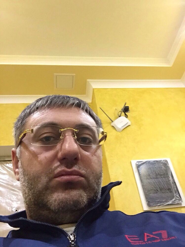  ,   Erik, 46 ,   ,   