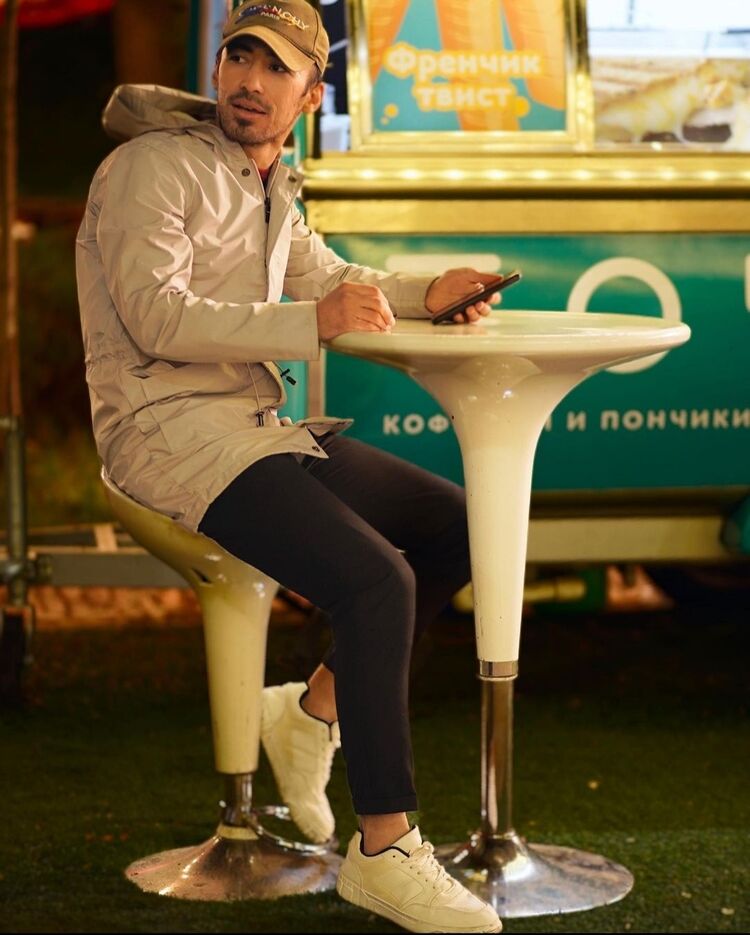  31424584  Ilyos, 30 ,    