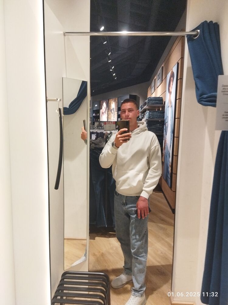  52038384  , 22 ,    Velka Chuchle