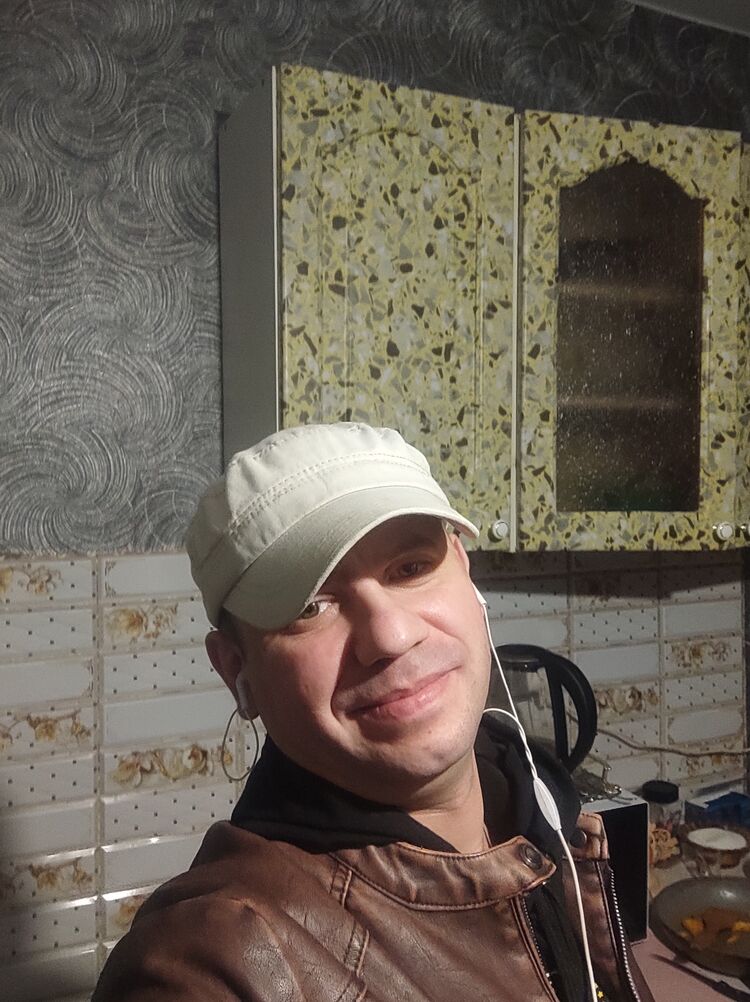  34051324  Alexandr, 40 ,    