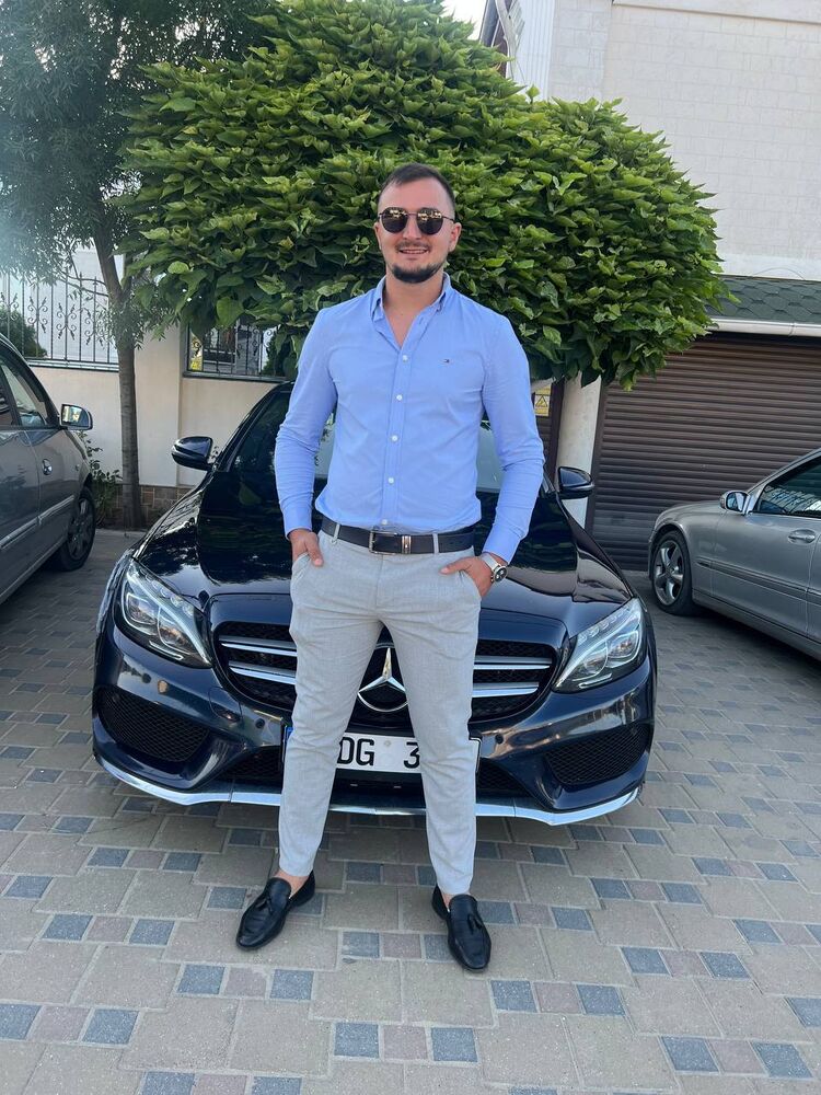  54720624  Octavian, 27 ,    