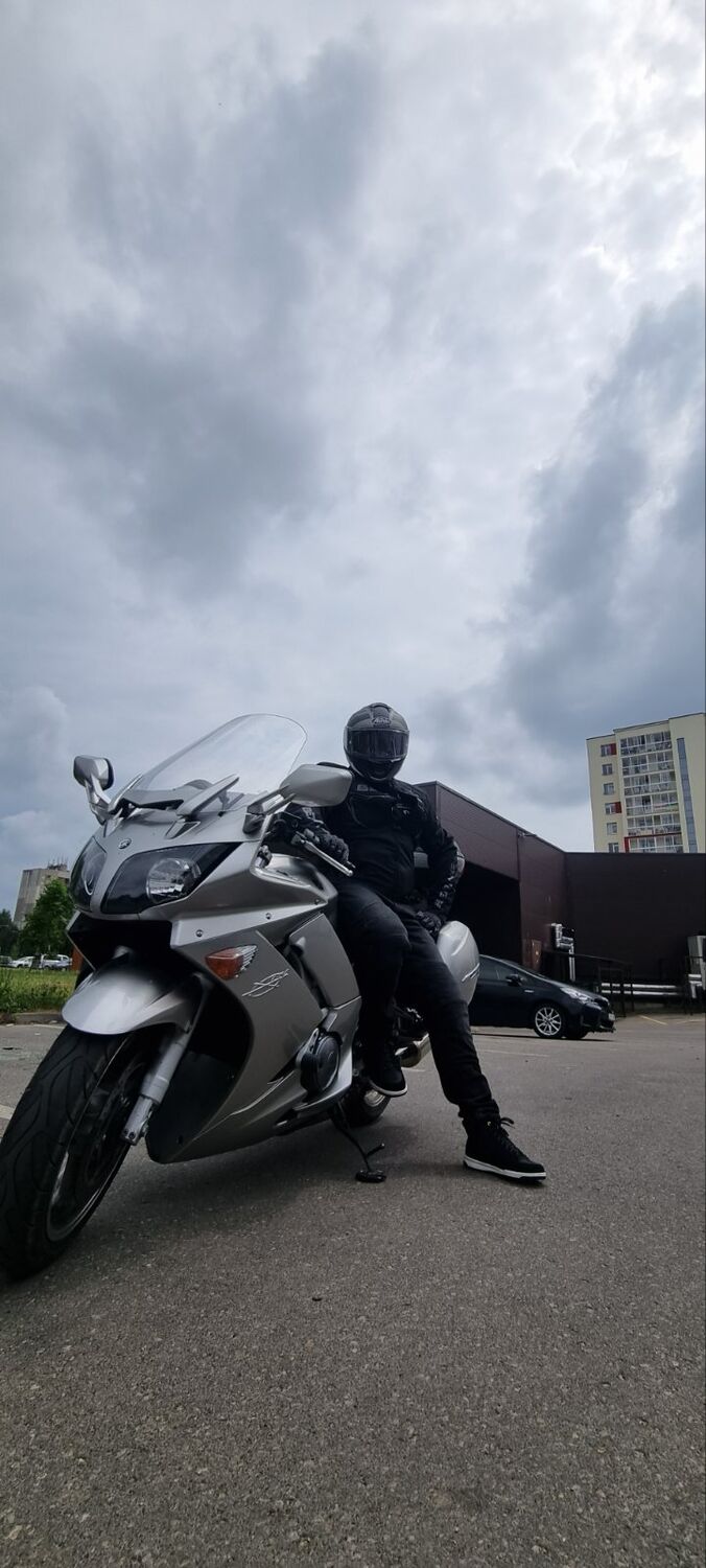  ,   Evgenijus, 32 ,   ,   , c , 