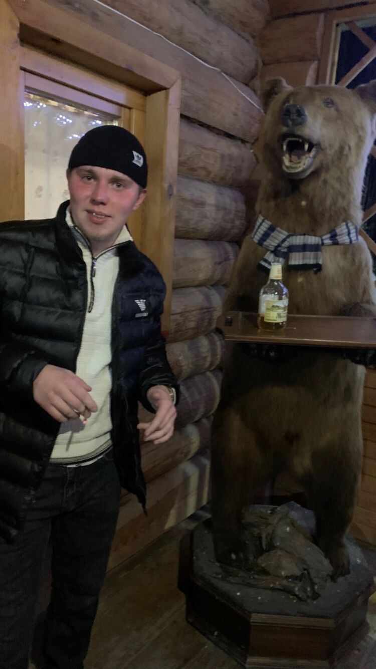  47633934  Viktor, 23 ,     