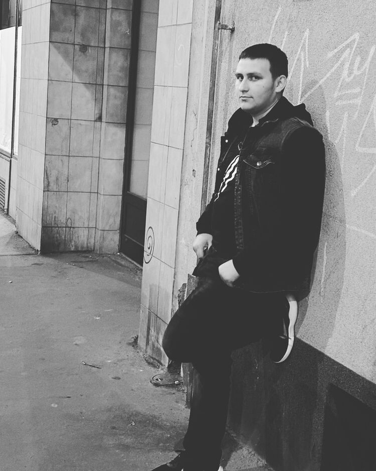  35681584  Misha, 23 ,    Praha