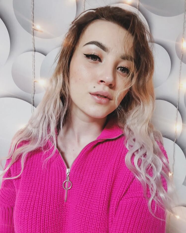  ,   Anastasia, 25 ,   c , 