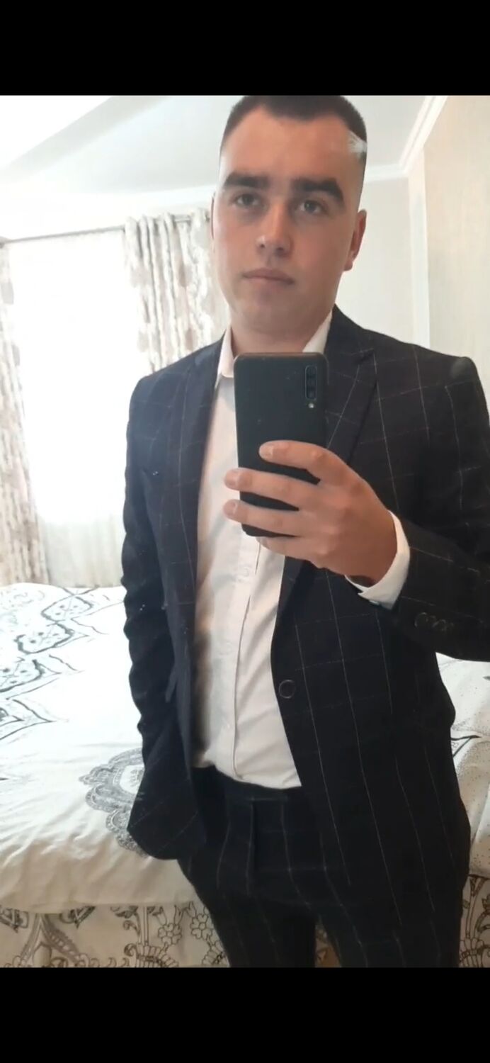  33353254  Ivan, 25 ,    