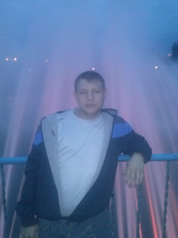  ,   Viktor, 42 ,   